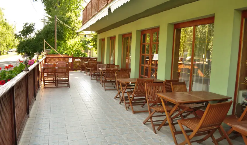 Hajnal Hotel Mez�k�vesd - M�jus 1. (min. 2 �j)