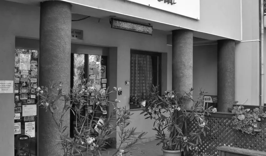 Hajnal Hotel Mez�k�vesd - M�jus 1.