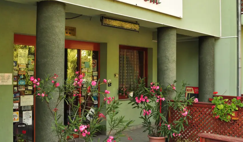 Hajnal Hotel Mez�k�vesd - M�jus 1. (min. 2 �j)