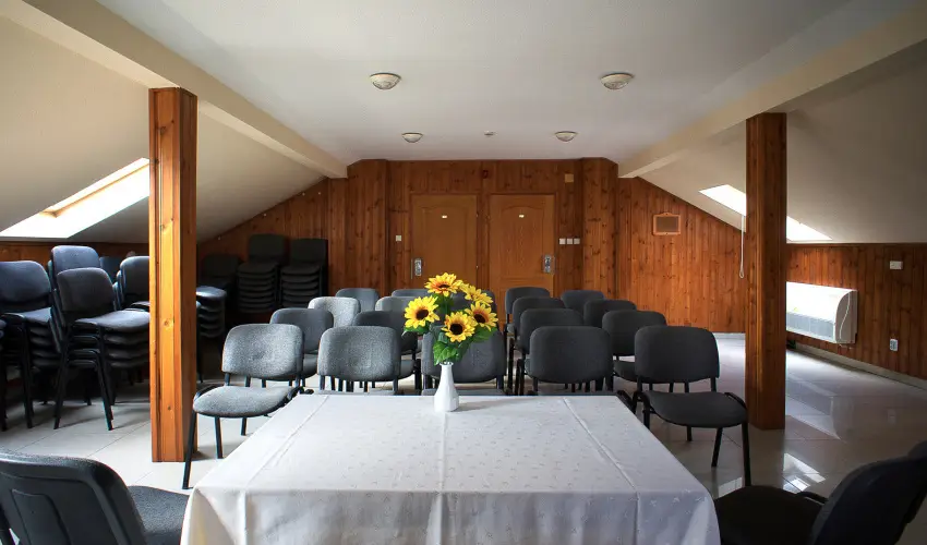 Hajnal Hotel Mez�k�vesd - M�jus 1. (min. 2 �j)