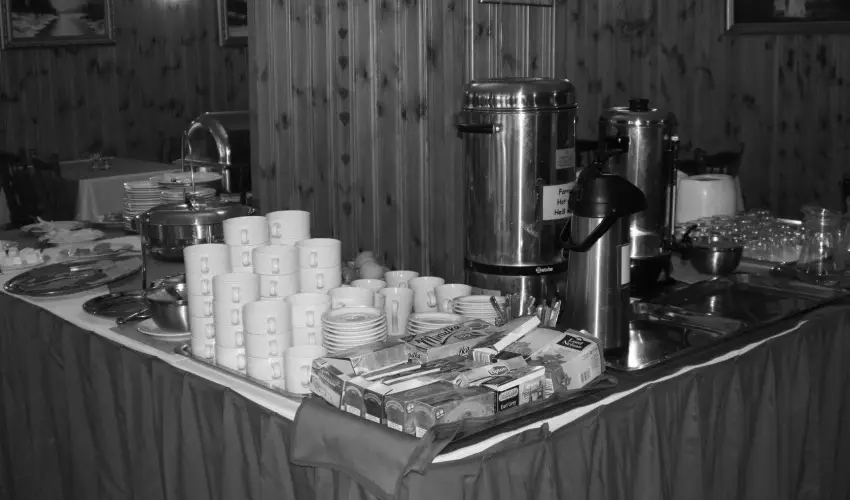 Hajnal Hotel Mez�k�vesd - M�jus 1.