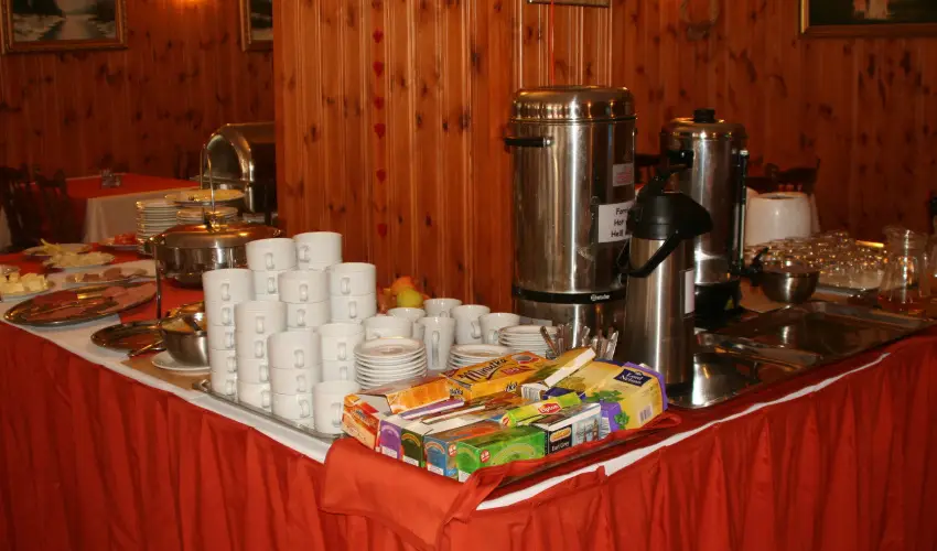 Hajnal Hotel Mez�k�vesd - M�jus 1. (min. 2 �j)