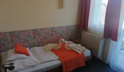 Hajnal Hotel Mez�k�vesd