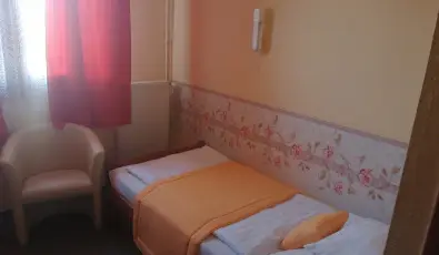 Hajnal Hotel Mez�k�vesd