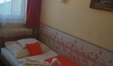 Hajnal Hotel Mez�k�vesd