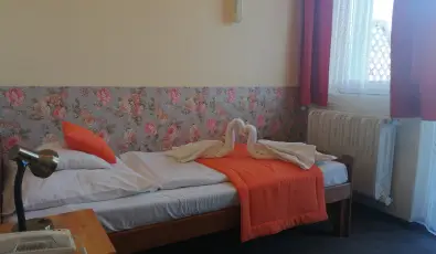 Hajnal Hotel Mez�k�vesd