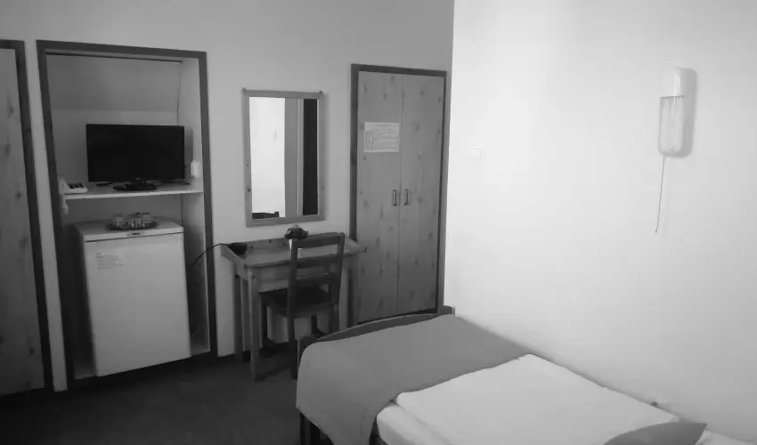 Hajnal Hotel Mez�k�vesd - M�jus 1.