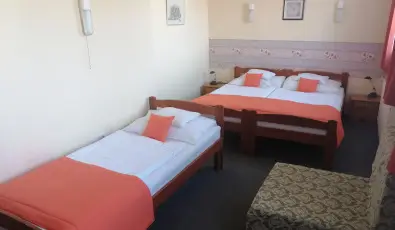 Hajnal Hotel Mez�k�vesd