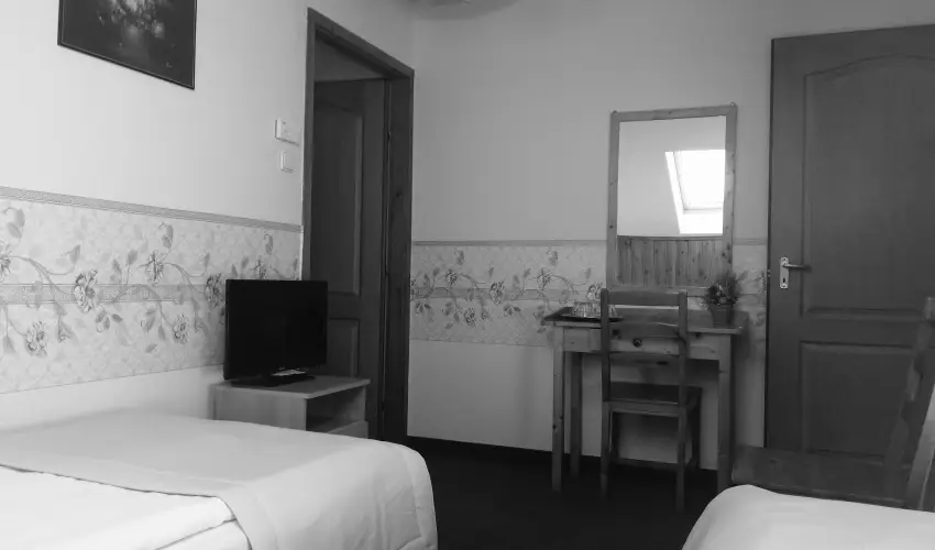 Hajnal Hotel Mez�k�vesd - M�jus 1.