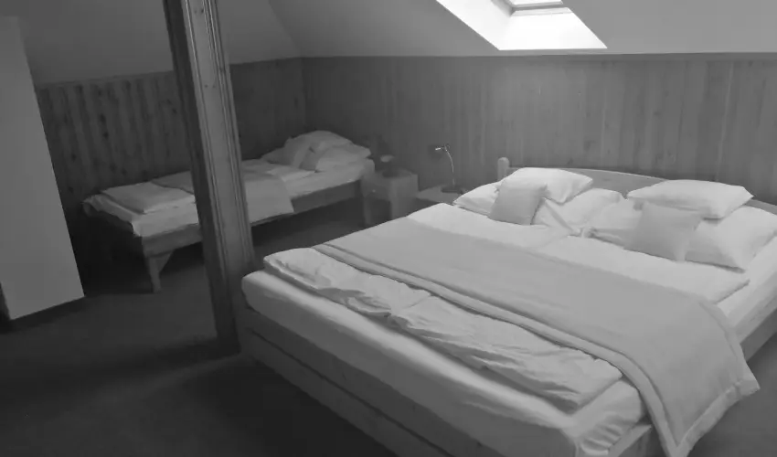 Hajnal Hotel Mez�k�vesd - M�jus 1.