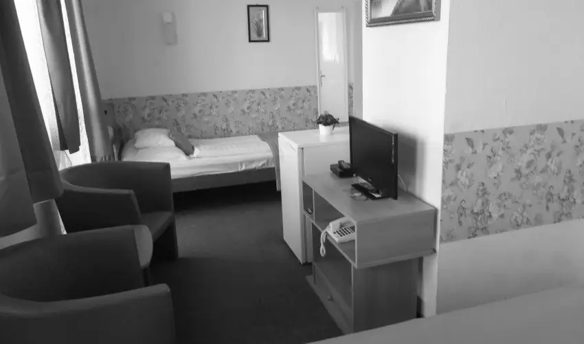 Hajnal Hotel Mez�k�vesd - M�jus 1.