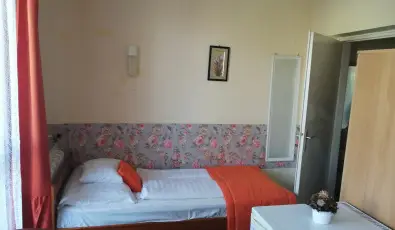 Hajnal Hotel Mez�k�vesd