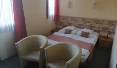 Hajnal Hotel Mez�k�vesd