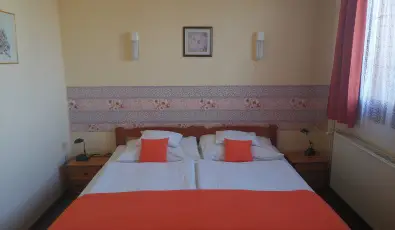 Hajnal Hotel Mez�k�vesd