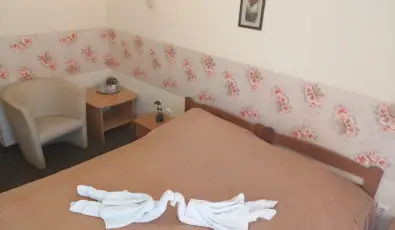 Hajnal Hotel Mez�k�vesd