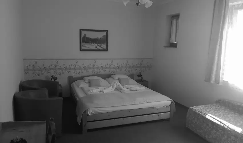 Hajnal Hotel Mez�k�vesd - M�jus 1.