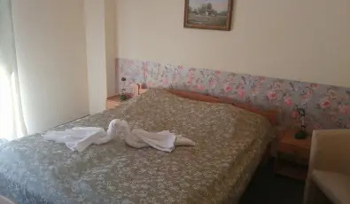 Hajnal Hotel Mez�k�vesd