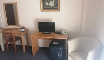 Hajnal Hotel Mez�k�vesd