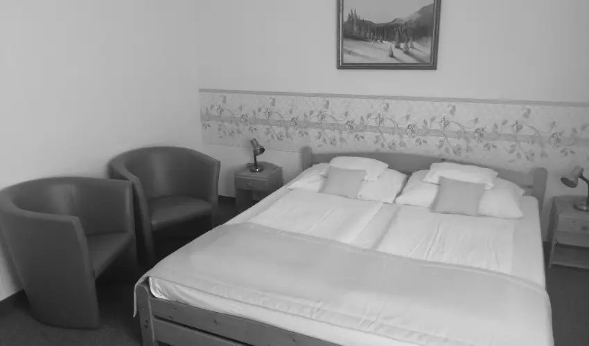 Hajnal Hotel Mez�k�vesd - M�jus 1.