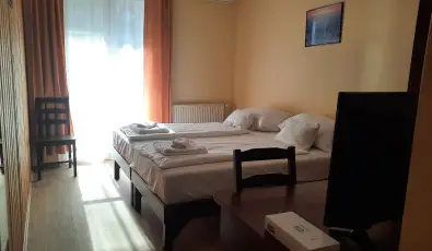 Hajnal Hotel Mez�k�vesd