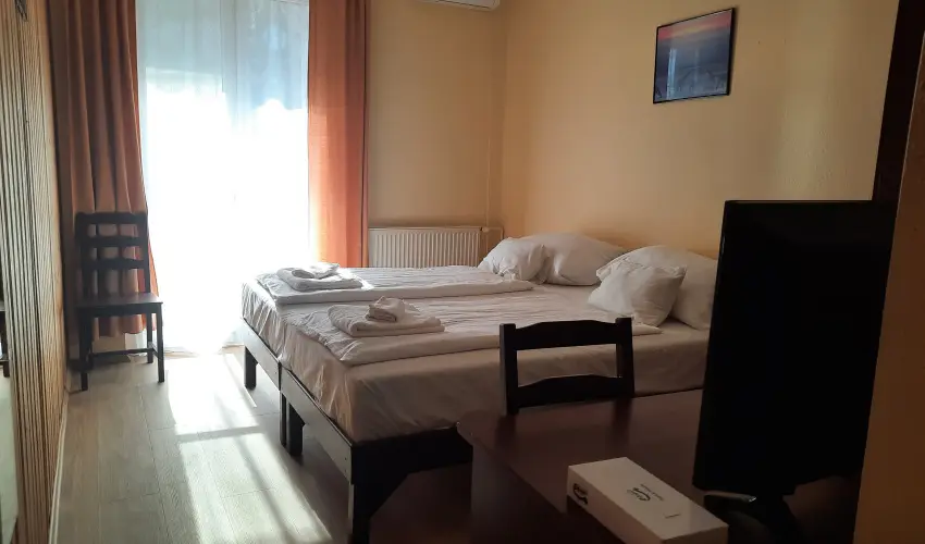 Hajnal Hotel Mez�k�vesd - M�jus 1. (min. 2 �j)