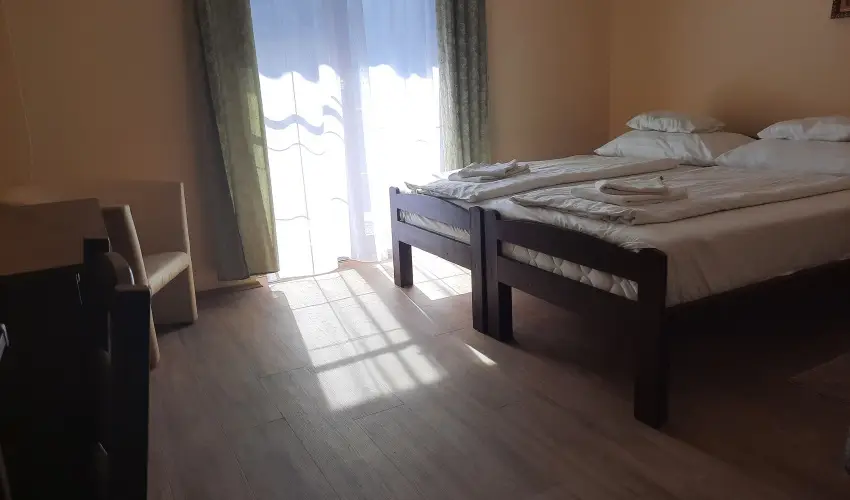 Hajnal Hotel Mez�k�vesd - M�jus 1. (min. 2 �j)