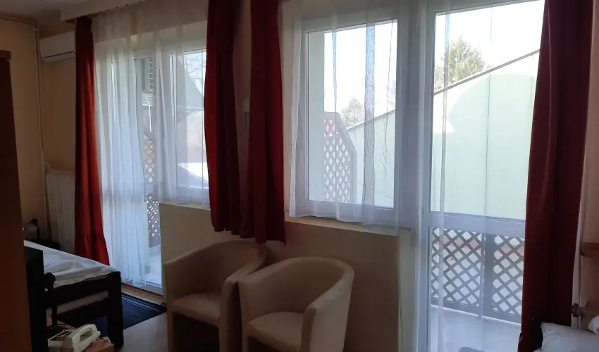 Hajnal Hotel Mez�k�vesd - M�jus 1. (min. 2 �j)