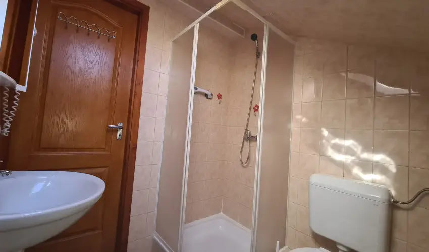 Hajnal Hotel Mez�k�vesd - M�jus 1. (min. 2 �j)