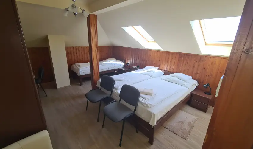 Hajnal Hotel Mez�k�vesd - M�jus 1. (min. 2 �j)