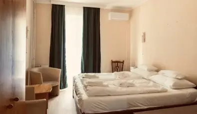 Hajnal Hotel Mez�k�vesd