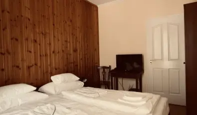 Hajnal Hotel Mez�k�vesd