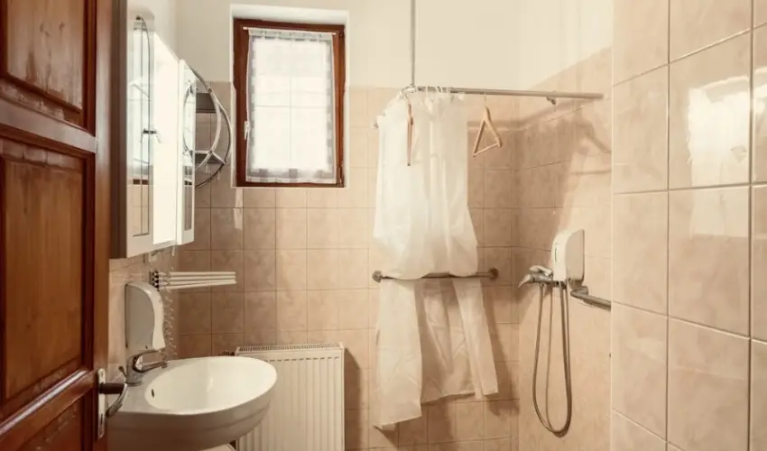 Hajnal Hotel Mez�k�vesd - M�jus 1. (min. 2 �j)
