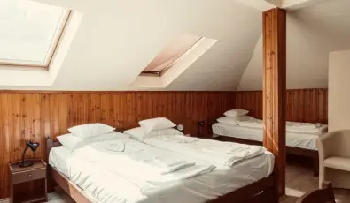 Hajnal Hotel Mez�k�vesd