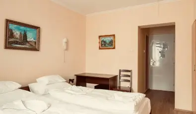 Hajnal Hotel Mez�k�vesd