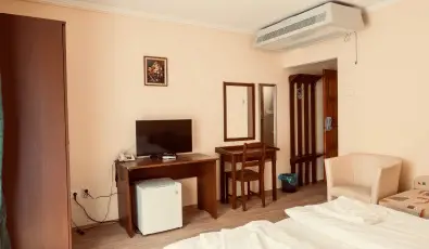 Hajnal Hotel Mez�k�vesd