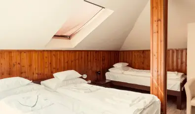 Hajnal Hotel Mez�k�vesd