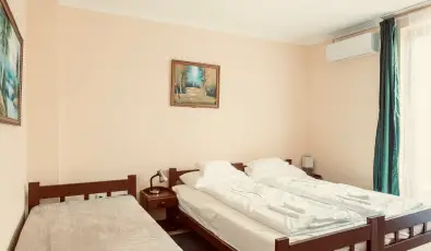 Hajnal Hotel Mez�k�vesd