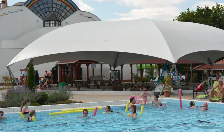 Hforrs Hotel s dlpark Gyula - Mjus 1.