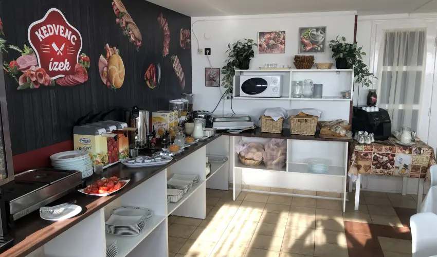 Hforrs Hotel s dlpark Gyula - Mjus 1.