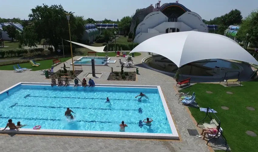 Hforrs Hotel s dlpark Gyula - Mjus 1.