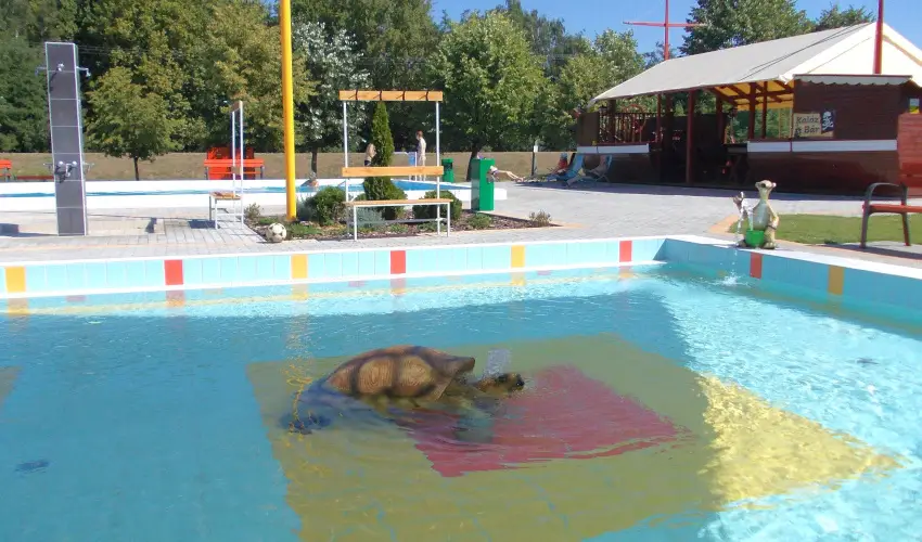 H�forr�s Hotel �s �d�l�park Gyula - M�jus 1.