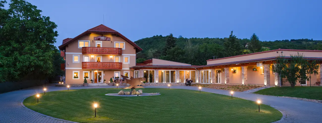Hotel Honti Wellness s Konferencia Szlloda Visegrd - Mjus 1. (min. 2 j)