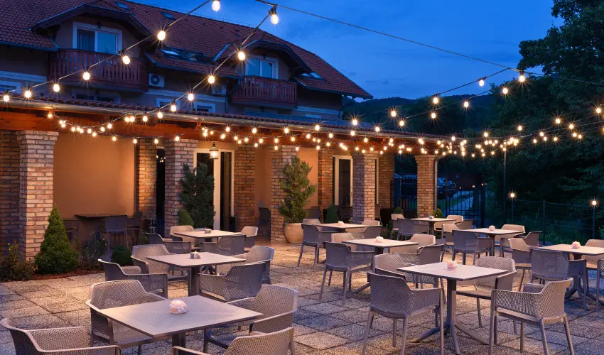 Hotel Honti Wellness s Konferencia Szlloda Visegrd - Mjus 1. (min. 2 j)