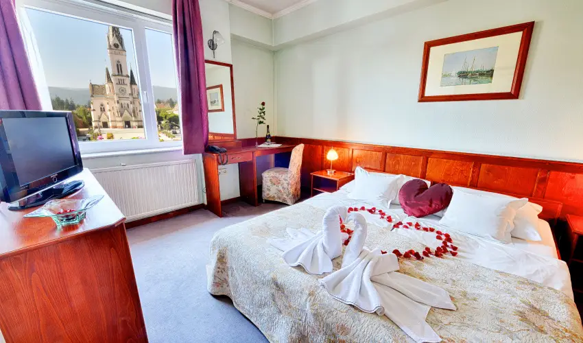 Hotel rottk Kszeg - Mjus 1. (min. 2 j)