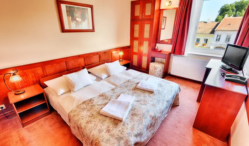 Hotel rottk Kszeg - Mjus 1. (min. 2 j)