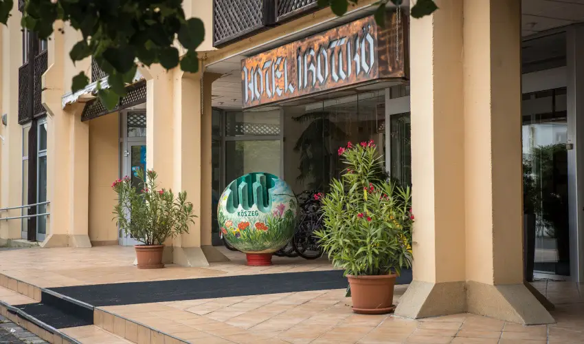 Hotel rottk Kszeg - Mjus 1. (min. 2 j)