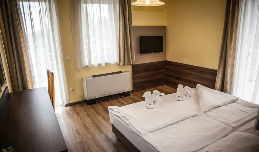 Hotel Jade Veszprm - Mjus 1.