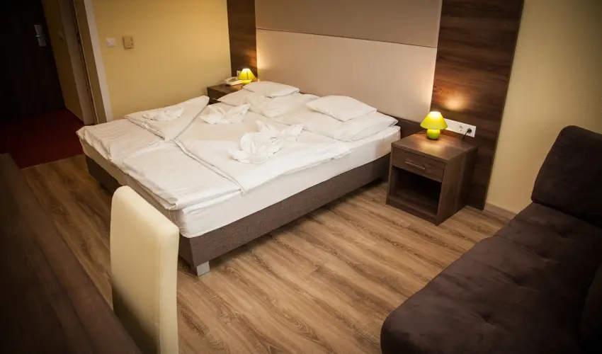 Hotel Jade Veszprm - Mjus 1.