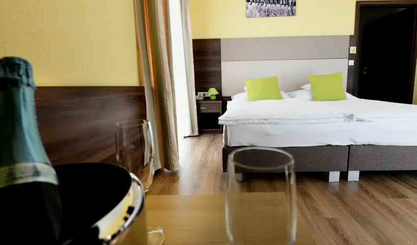 Hotel Jade Veszprm - Mjus 1.