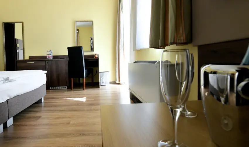 Hotel Jade Veszprm - Mjus 1.